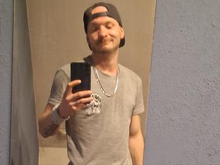 DirtySunshine - Bin halt eine Mischung aus Arnold Schwarzenegger und Albert Einstein, den Verstand von Arnie und den Bizeps von Einstein